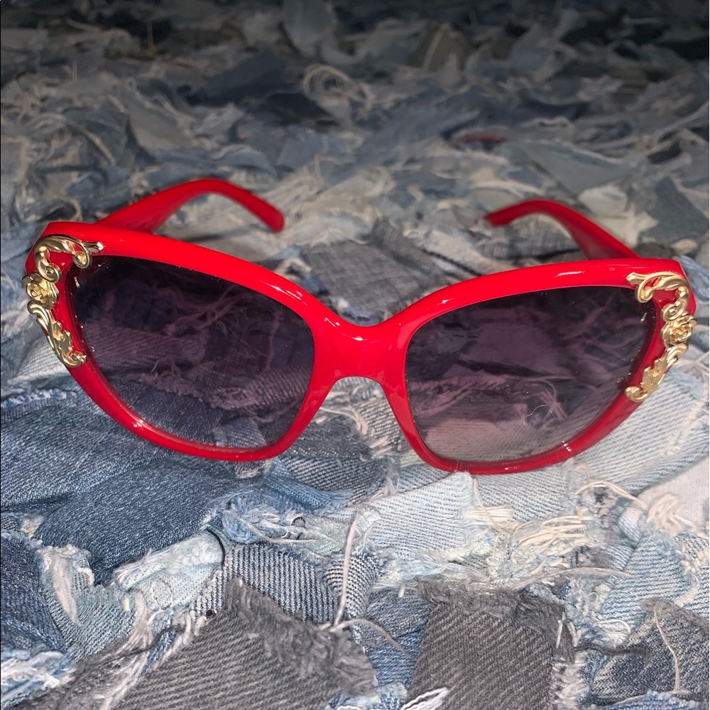 Sunglasses - Picture 2 of 5